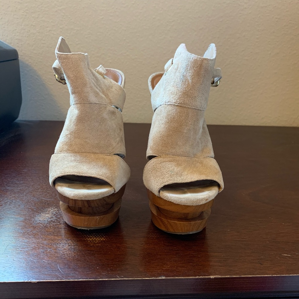 Jessica Simpson heels